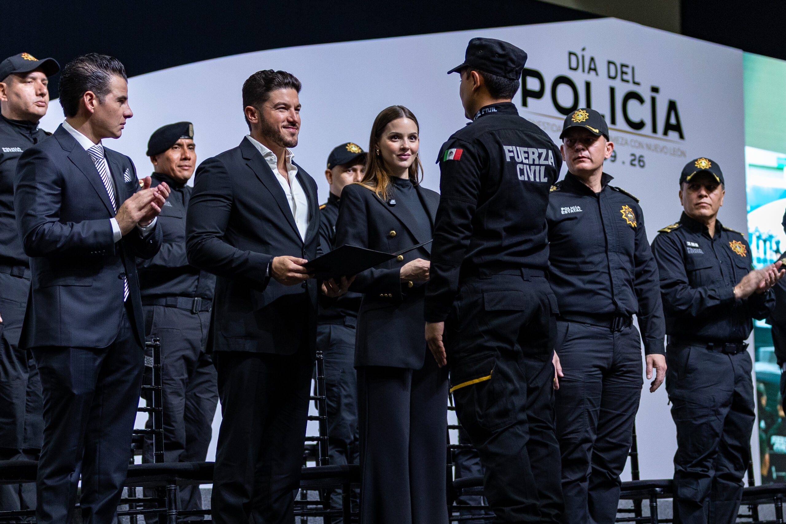 Galardonan Samuel y Mariana a elementos de Fuerza Civil; Entregan ascensos y reconocimientos