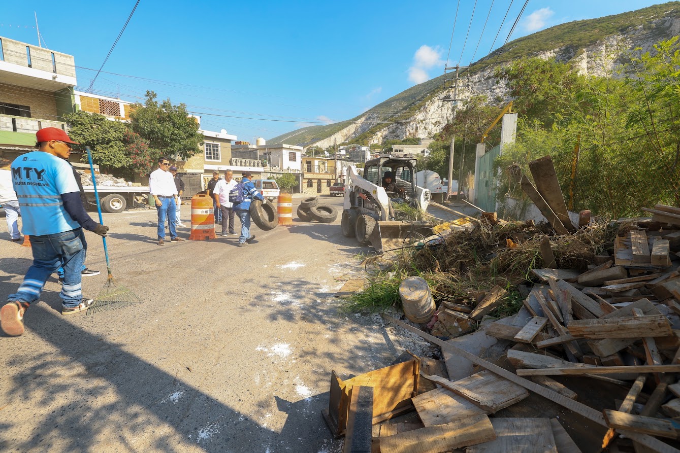 Monterrey intensifica jornada de limpieza en colonia Tierra y Libertad