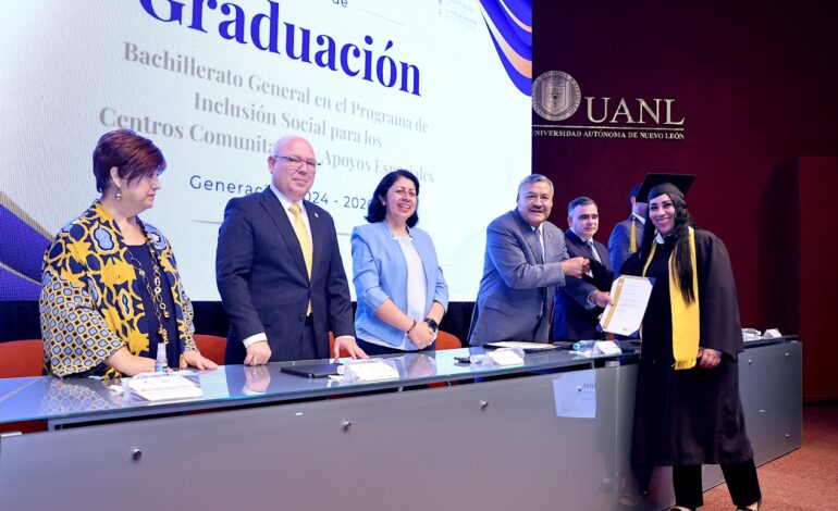 Concluyen bachillerato UANL en centros comunitarios