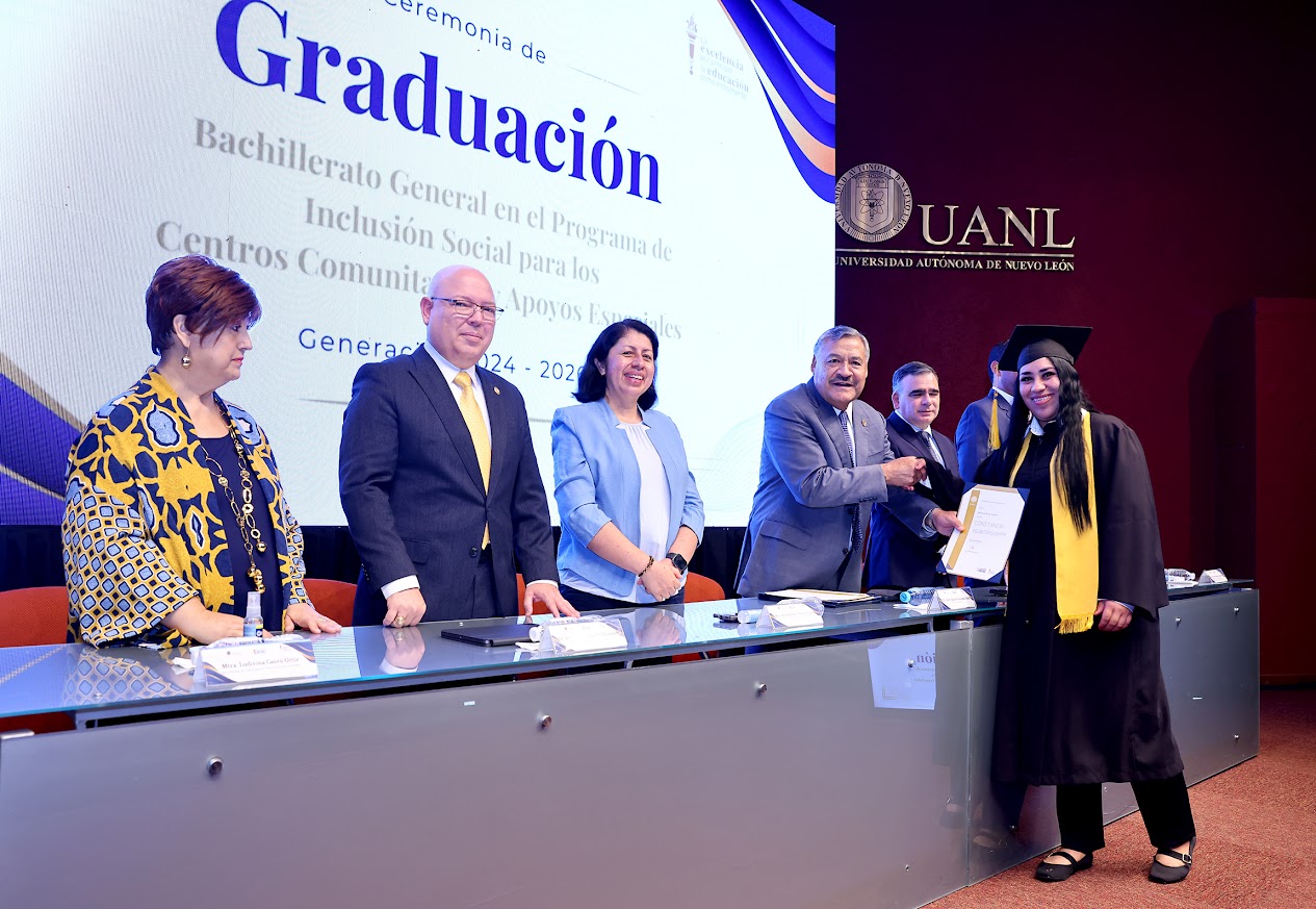 Concluyen bachillerato UANL en centros comunitarios