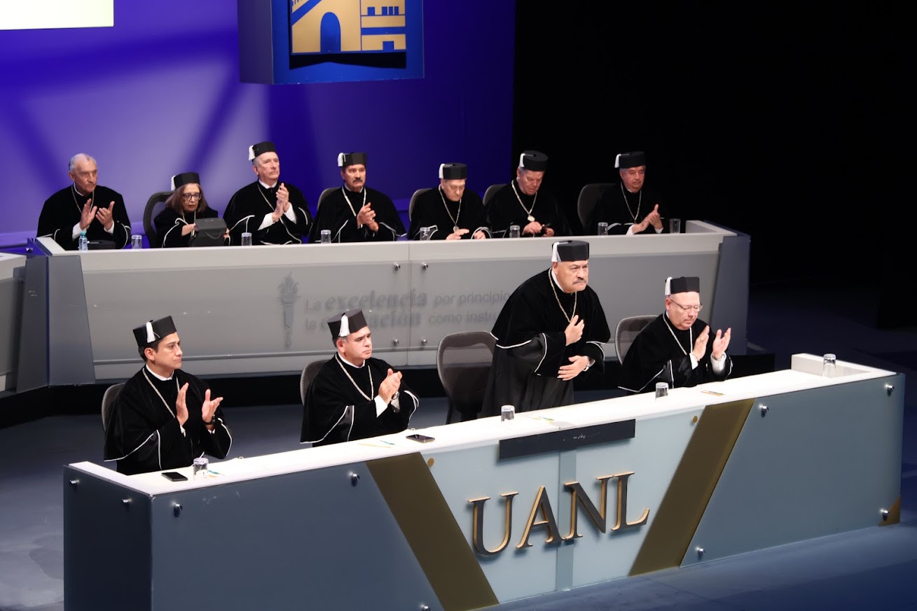 Reconoce UANL trayectoria docente con nombramientos de profesor emérito
