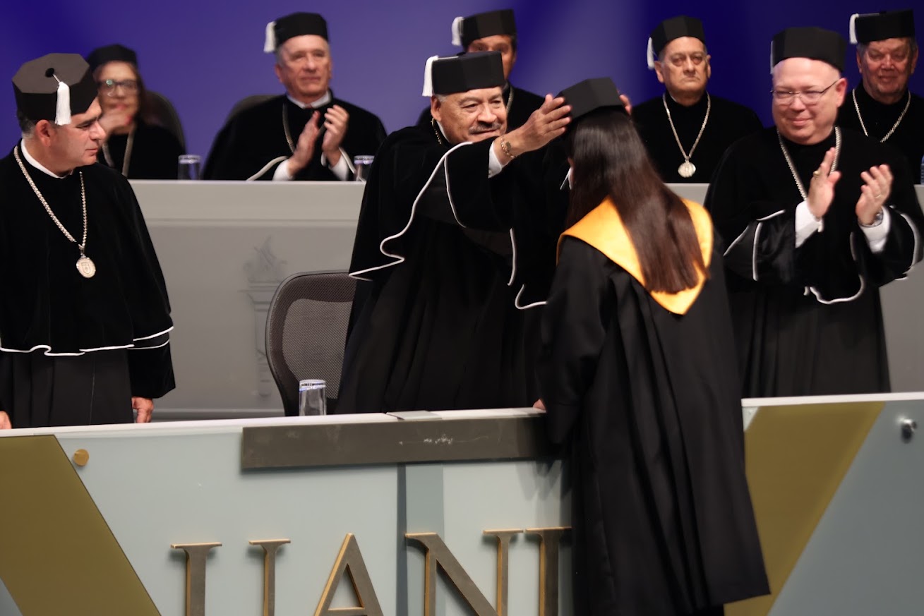 Otorga UANL reconocimiento al Mérito Académico a 118 egresados