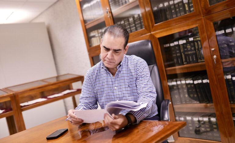 Conmina Heriberto Treviño a atender demandas laborales y de abasto en el IMSS