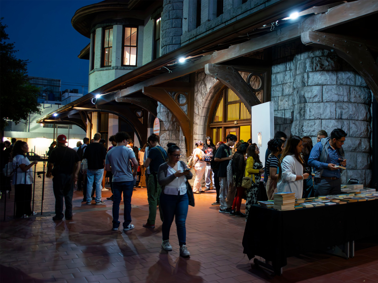 Invita CONARTE una Noche de Museos a oscuras en la Casa de la Cultura de NL
