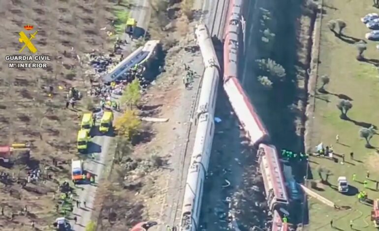 Al menos 64 pasajeros fallecidos en choque de dos trenes de alta velocidad en España