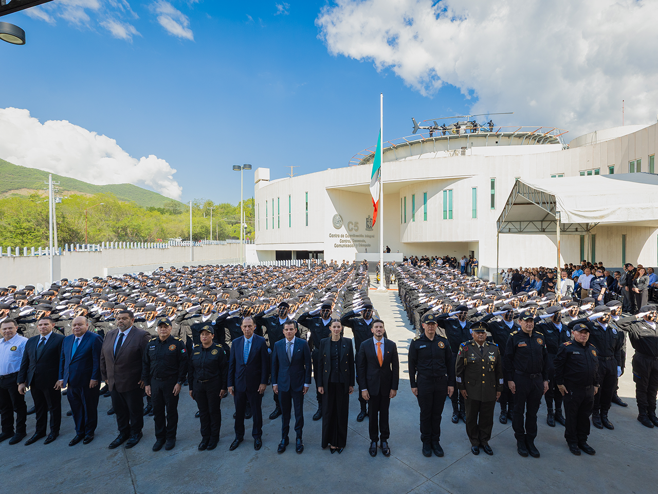 Refuerza Estado seguridad con 200 nuevos oficiales de Fuerza Civil NL
