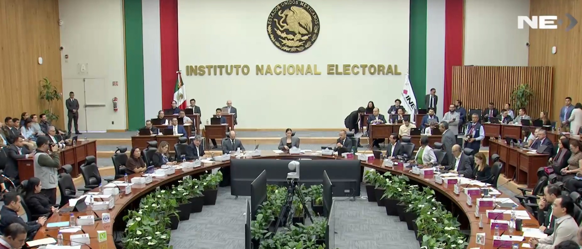 INE ordena a partidos postular a mujeres en 9 de las 17 gubernaturas en disputa