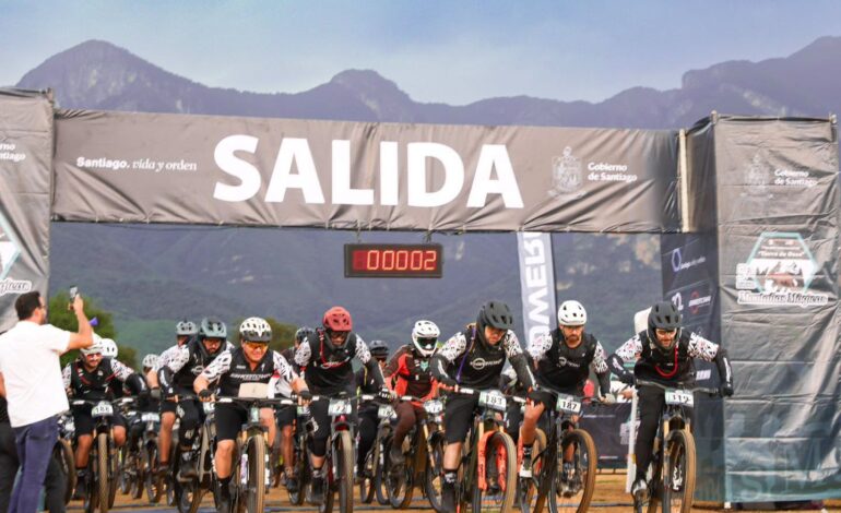 Más de 500 ciclistas participan en carrera Montañas Mágicas 2026, en Santiago