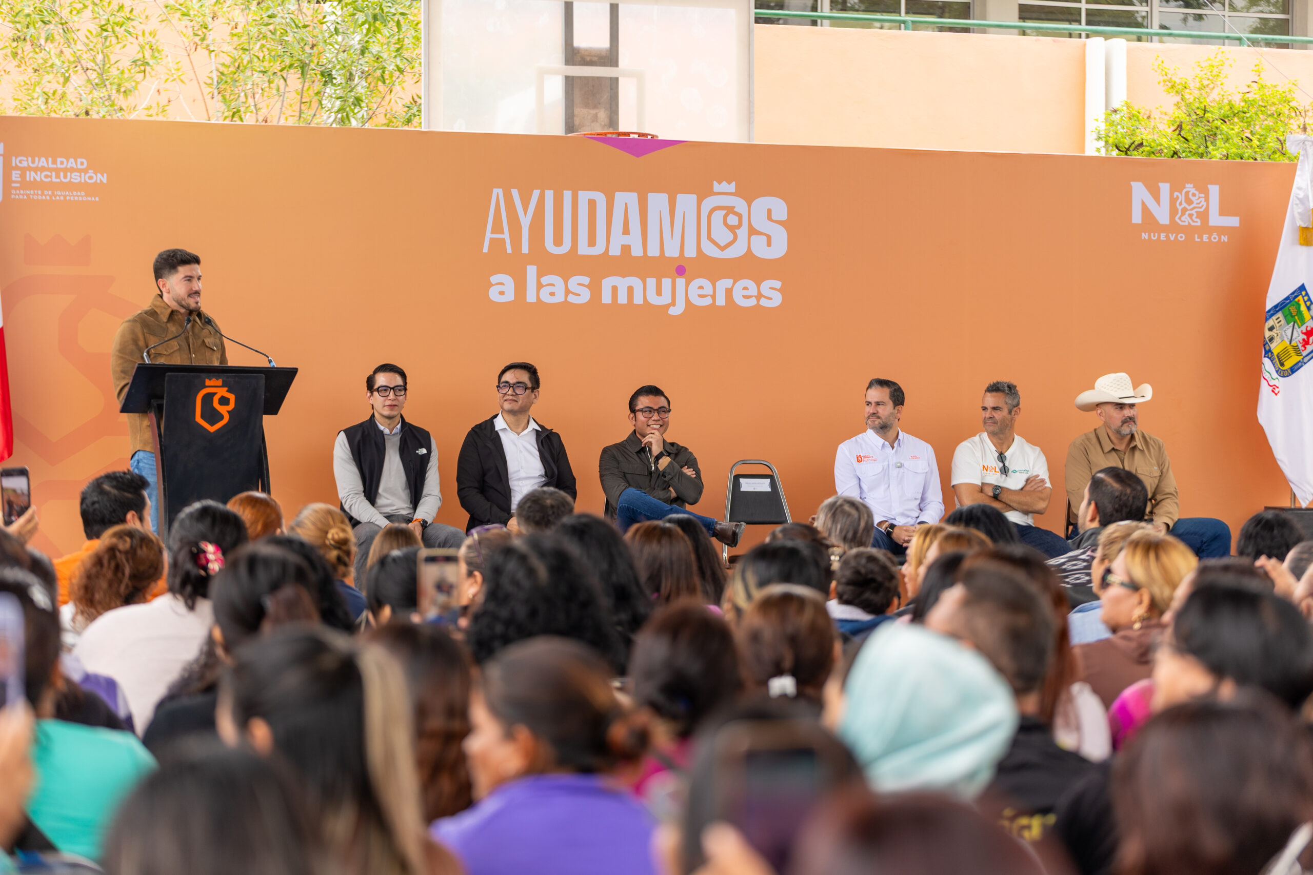 Extiende Gobierno apoyo de transporte gratuito a mujeres