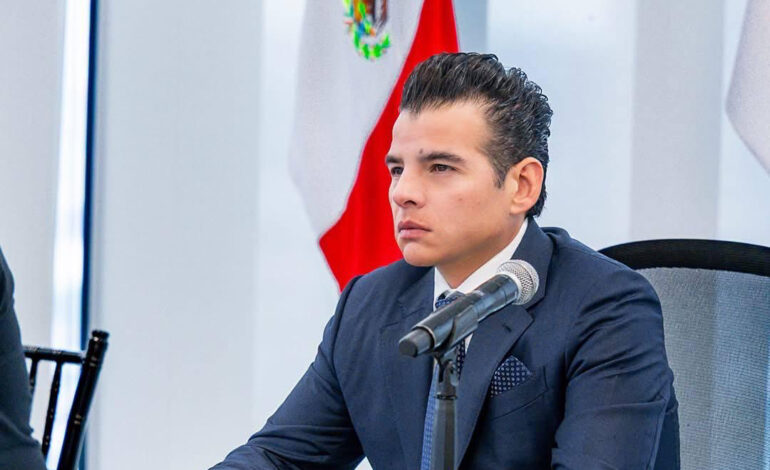 Promueve Mike Flores la prevención del cáncer de mama y el acceso a servicios gratuitos
