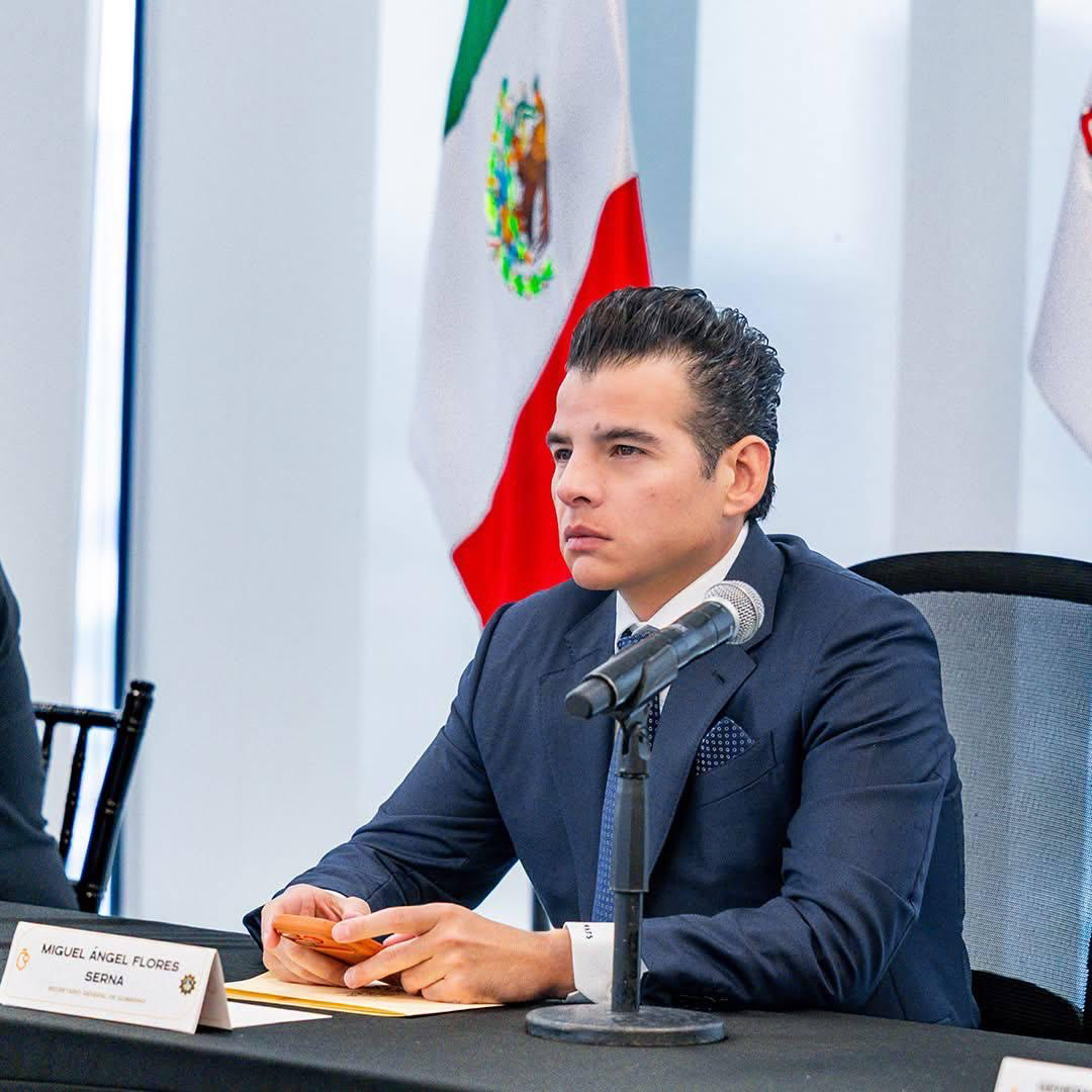 Promueve Mike Flores la prevención del cáncer de mama y el acceso a servicios gratuitos
