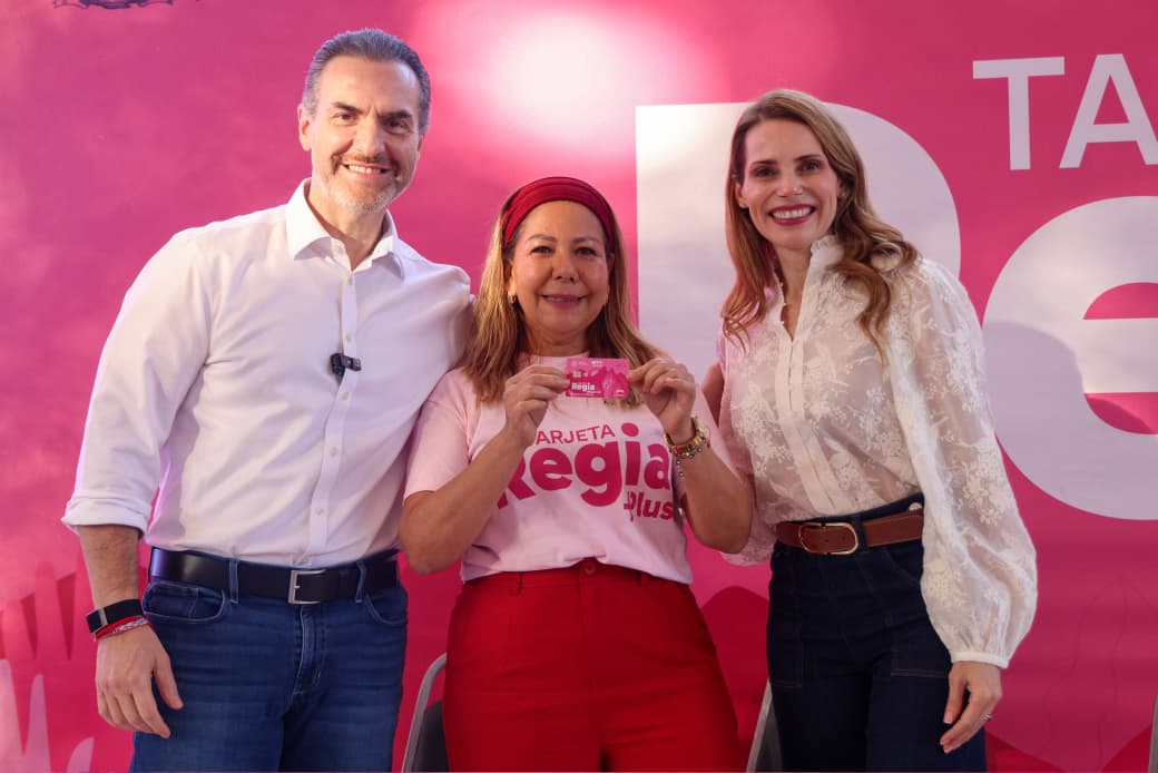 Entrega Gobierno de Monterrey 2 mil tarjetas Regia Plus en el Parque España
