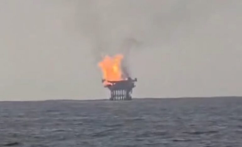 Reportan incendio de plataforma en Sonda de Campeche