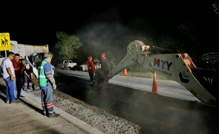 Refuerzan trabajos de bacheo en avenidas de Monterrey para mejorar la movilidad