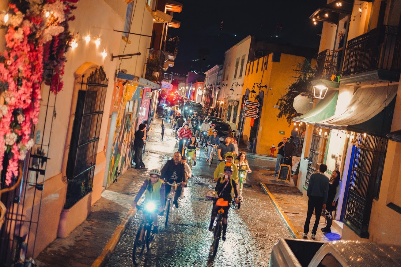 Pedalean por las leyendas y tradiciones del Monterrey antiguo