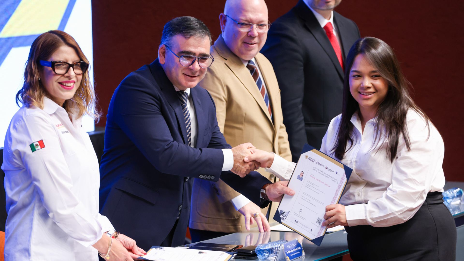 Certifican a docentes de la UANL por su excelencia académica