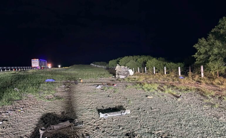 Fallecen dos mujeres tras arrollar a un venado y volcar sobre la Autopista a Reynosa, en General Bravo