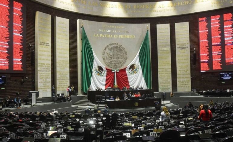 Morenistas aprueban la «Ley Antimemes»