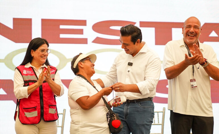 Entrega Santa Catarina 10 mil lentes gratuitos a través del programa “Bienestar a la Vista”