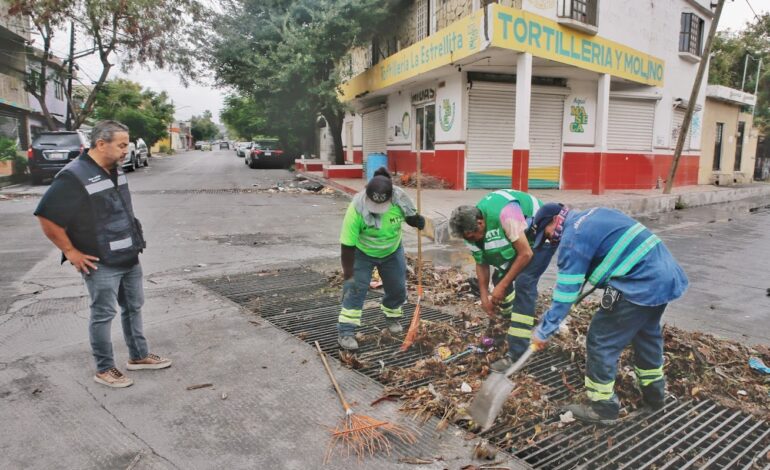 Intensifica Municipio de Monterrey limpieza de parrillas, bocatormentas y transversales