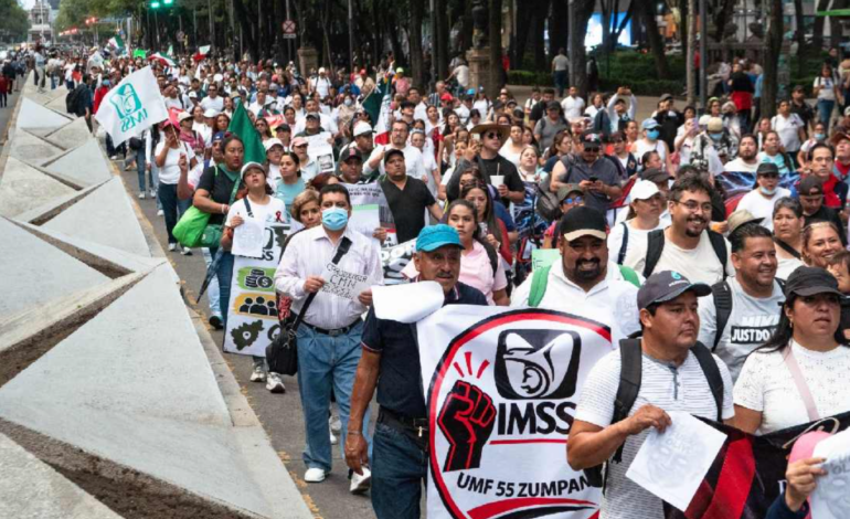 «tendríamos que hacerlo todos con camiones»: Respoden empleados del IMSS a subsecretario de Salud sobre desabasto