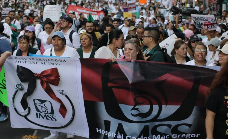 Minimiza Sheinbaum marcha del IMSS y acusa de oportunistas a políticos que participaron