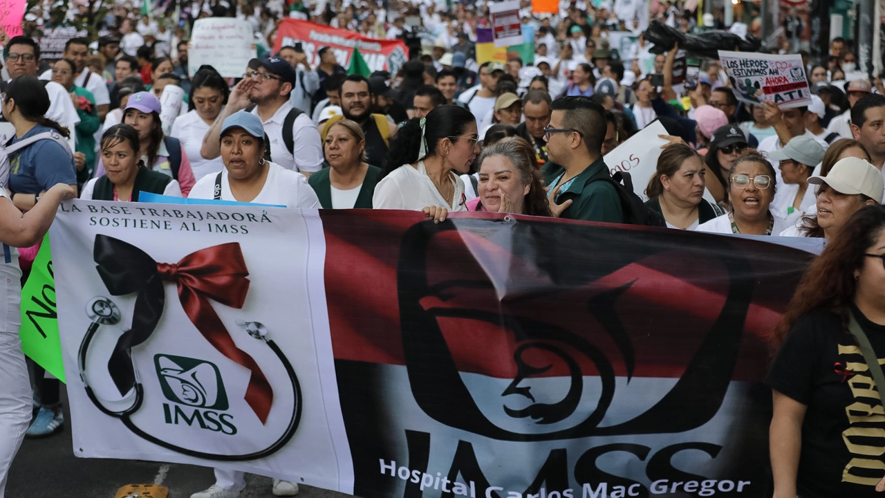 Minimiza Sheinbaum marcha del IMSS y acusa de oportunistas a políticos que participaron