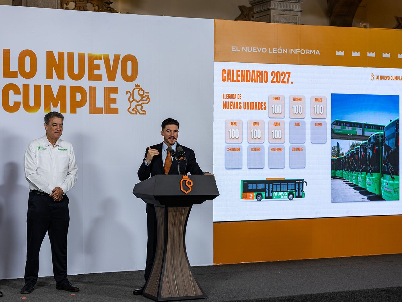 Llegarán 600 nuevos camiones, 100 por mes.- Samuel García