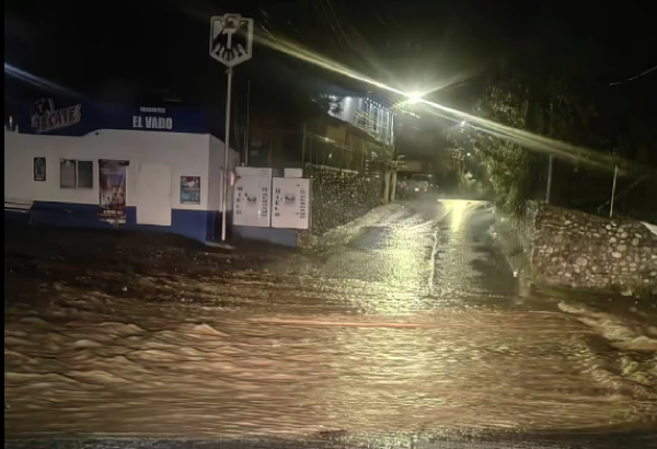 Fuertes lluvias dejan cierres viales, inundaciones y reportes de emergencia en Santiago