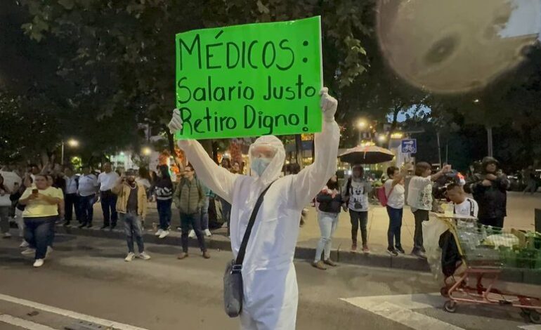 Rechazan empleados del IMSS propuesta del 8 por ciento de aumento salarial