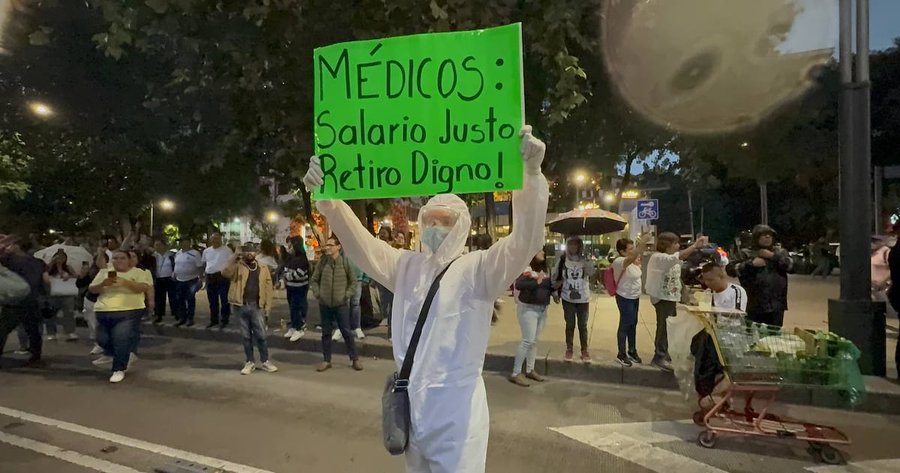 Rechazan empleados del IMSS propuesta del 8 por ciento de aumento salarial