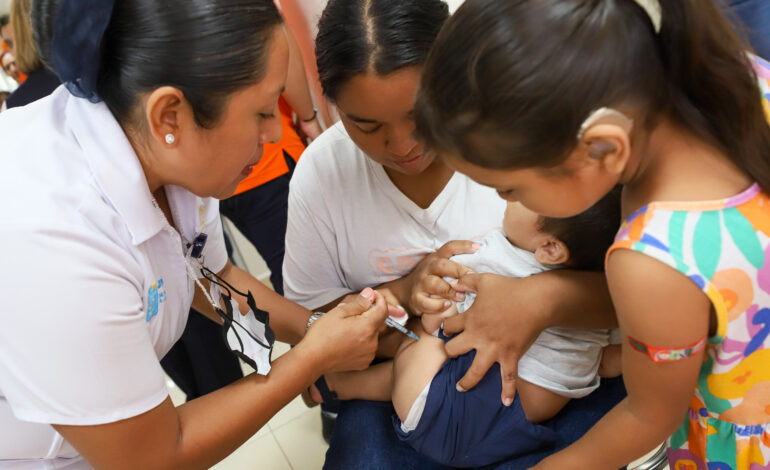 Aplica Secretaría de Salud de Nuevo León 120 mil dosis de vacuna contra la influenza